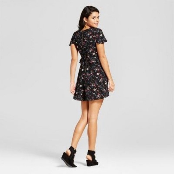 NEW Black Floral Ruffle Short Sleeve Dress sz S/M - Picture 2 of 8